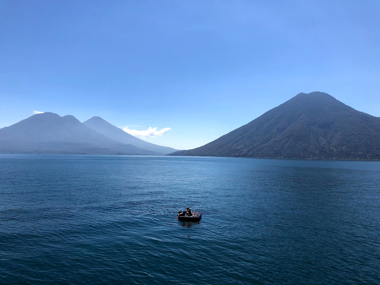※ 世界一美しい湖と呼ばれる「アティトラン湖」